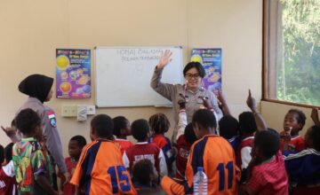 Melalui Honai Belajar, Ops Damai Cartenz Kenalkan Dunia dan Tata Surya kepada Anak-anak di Tembagapura, Timika, Papua Tengah