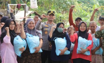Kapolres Metro Tangerang Kota Salurkan Bantuan di Batuceper, Program Jaga Jakarta+ Sentuh Langsung Warga