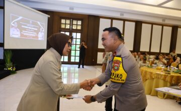 Wakapolda Metro Jaya Sematkan Penghargaan Tridharma kepada 25 Pengurus PP Polri