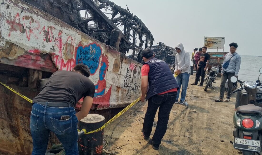 Tiga Kapal Terbakar di Dermaga Kaliadem Muara Angke, Polisi Amankan Lokasi