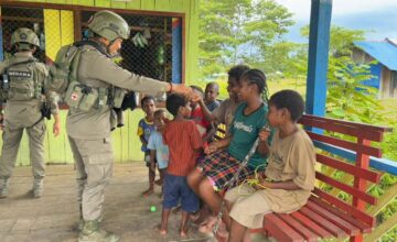 Langkah Kecil, Rasa Aman yang Besar: Patroli Humanis Satgas Ops Damai Cartenz Hangatkan Kenyam